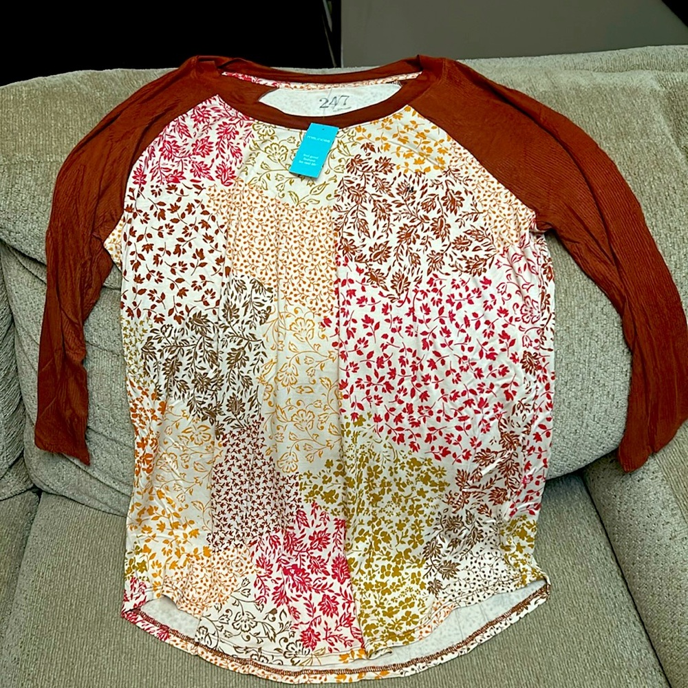 Maurices size medium 24/7 tee